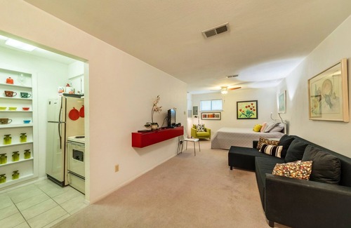 Hyde Park Condo | Cute, Cozy and Quiet Studio just north of UT and Downtown.