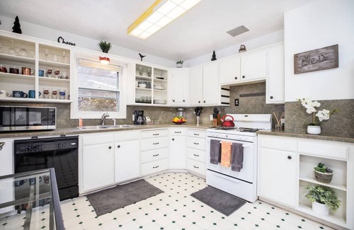 East Millcreek House | Cute, Cozy & Convenient - 20% Off All Ski Rentals!