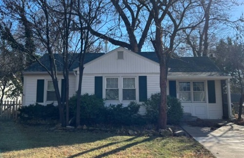 Topeka House | Cute & Cozy Home in Potwin Place!