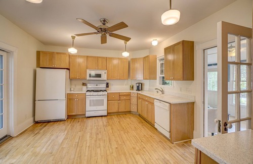 Stillwater House | Cute & cozy home within a 10 minute walk to Downtown Stillwater!