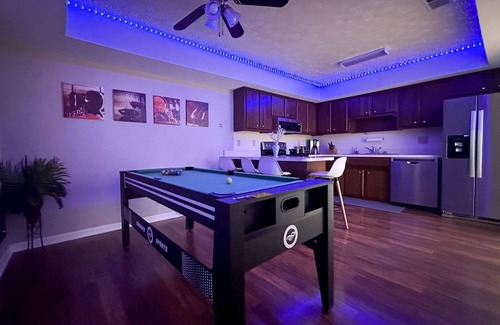 Lexington House | Cute Crib with Wide Screen Home Theater and Games