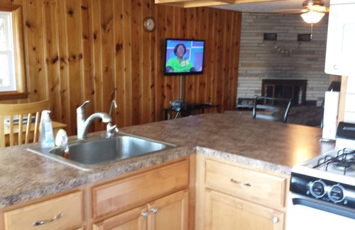 Three Rivers Cottage | Cute Fisher Lake Cottage Available for Weekly Rent - Special Off-Season Rate!