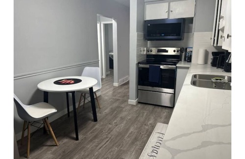 Highland Park House | Cute Highland Park Entire Unit B