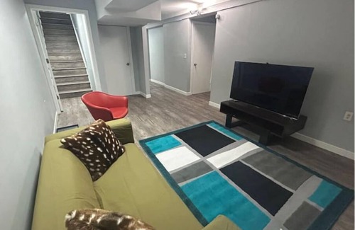 Highland Park House | Cute Highlandpark (Lower B Unit)