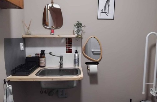 Chantemerle-les-Grignan House | Cute little room in Provence. PRM. Animal friendly.