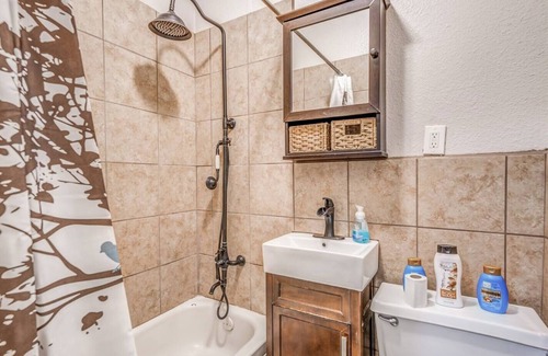 New Pathways Apartment | Cute Midtown Studio V5