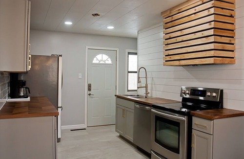 West Lafayette Cottage | ‼️Cute Modern Cottage 3 min from Purdue Campus! ‼️