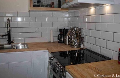 Yorkville House | Cute New Yorkville historic downtown