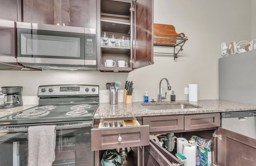 Waldron House | Cute place to stay with parking near the airport WiFi Washer Dryer