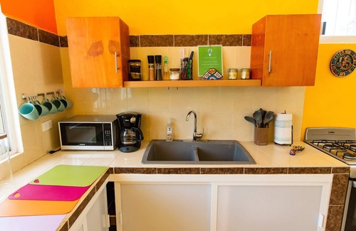 Chicxulub Puerto House | Cute refurbished house, large pool, km. 8
