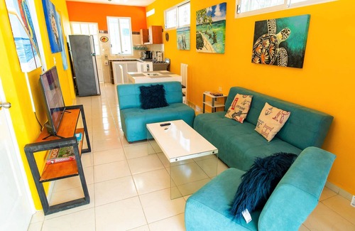Chicxulub Puerto House | Cute refurbished house, large pool, km. 8