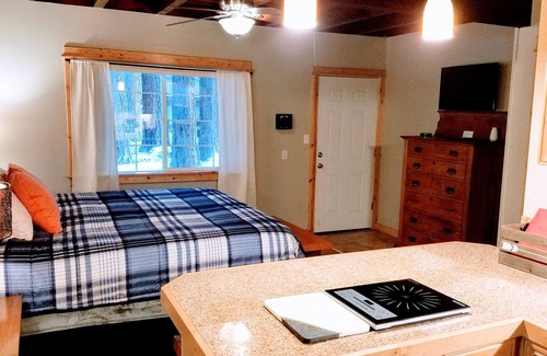 Tahoe Island House | Cute studio bike to Beach # 8