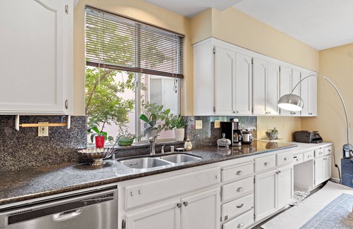 Castro Valley House | Cute Studio with Private Bathroom in a Safe neighborhood