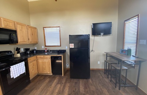 Cleveland Cabin | Cute Tiny Home! Outdoor Atmosphere! 5425 Cypress