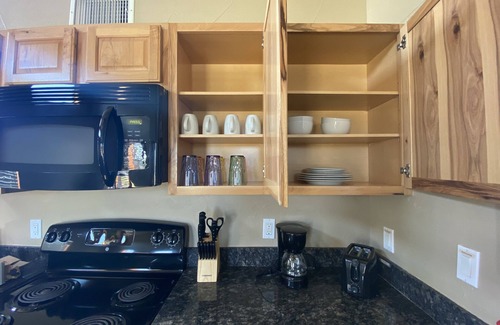 Cleveland Cabin | Cute Tiny Home! Outdoor Atmosphere! 5425 Cypress