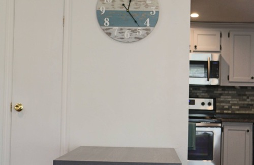 Shawnee House | Cute Twin Lakes house w/huge deck,beach,ramp&dock, sleeps10- only 30 min to OKC
