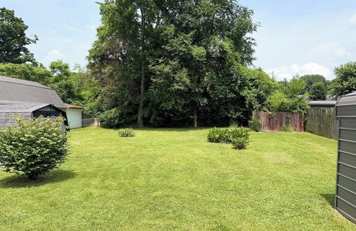 Old Hickory House | Cute Two Bedroom House at a Budget PricenCountry and City Life Combined
