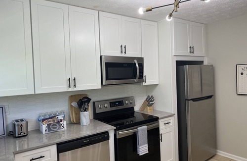 Lawrenceville House | Cute unit of a duplex near downtown Lawrenceville. Clean!