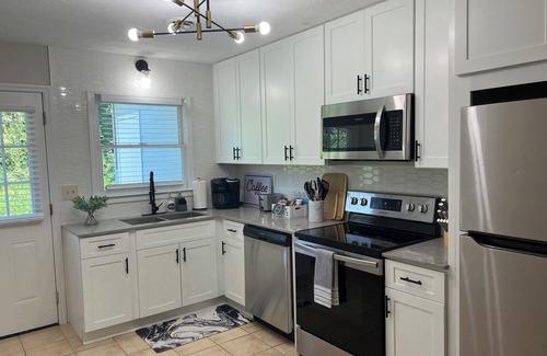 Lawrenceville House | Cute unit of a duplex near downtown Lawrenceville. Clean!