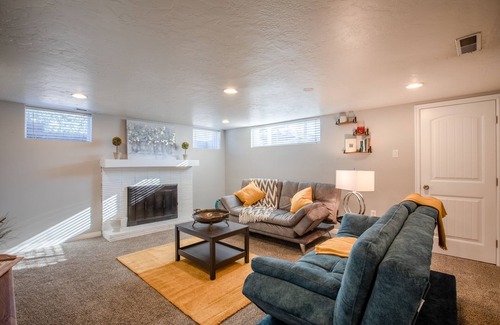 Bountiful House | Cute Updated Red Brick Basement Cottage