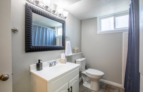 Bountiful House | Cute Updated Red Brick Basement Cottage