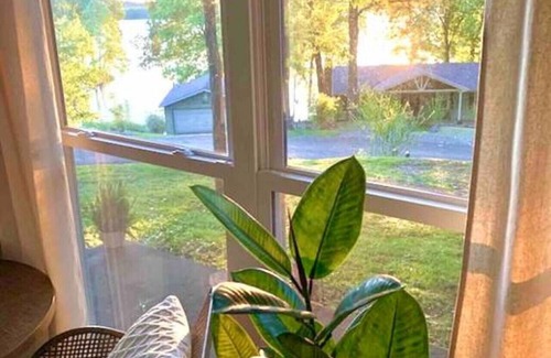 Cadiz Cottage | Cutest Cozy Getaway Cottage w/Sunset Lakeview