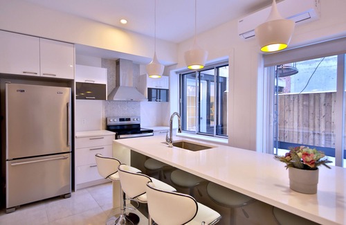 Old Montreal Condo | Cutting Edge condo in Old Montreal with private terrace