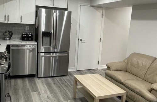 Aurora House | Cuzy 2 bedrooms basement apartment @ Aurora