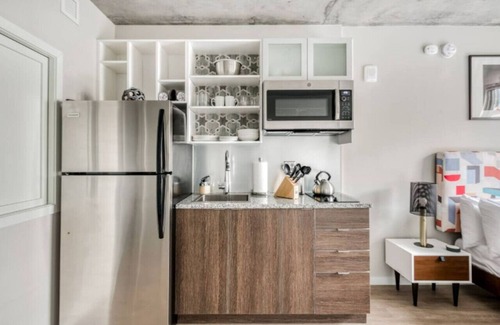 Downtown Minneapolis Apartment | CW Studio Sky Lounge Rooftop Pool Gym Y