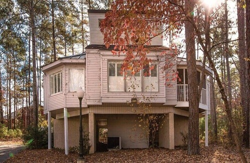 Villa Rica Condo | CW Villas at Fairfield | Balcony Queen Studio
