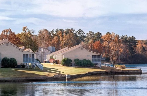 Villa Rica Condo | CW Villas at Fairfield | Balcony Queen Studio