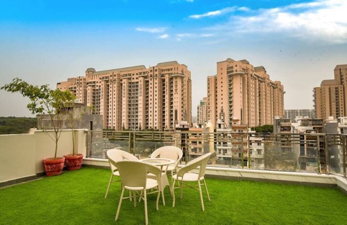 Sector 26A Apartment | Cyber Hub retreat near Global foyer