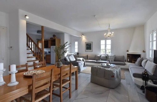 Paros Apartment | Cycladic home in Kampos by GHH