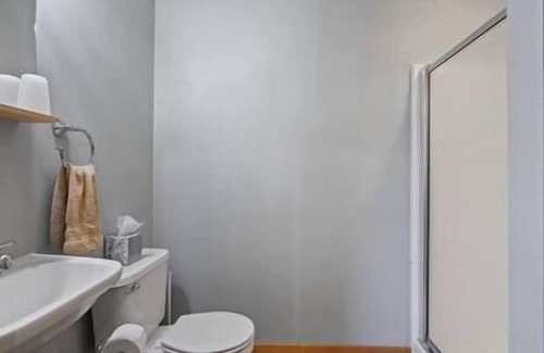 Elkader Apartment | Cycle Suite – Cozy Downtown Retreat in Elkader