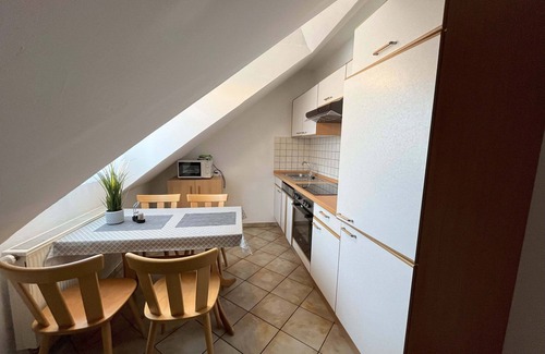 Pleinfeld Apartment | Cyclist-friendly apartment (42 sqm) with west-facing balcony and separate kitchen