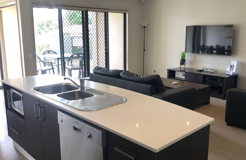 Mulwala Apartment | Cypress 39 A located close to clubs overlooking the lake.