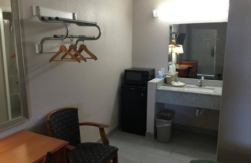 New Roads Hotel | Cypress Inn