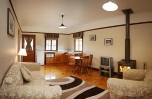 Ballandean Cabin | Cypress Ridge Cottages