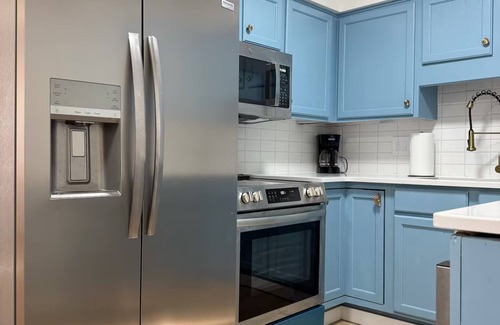 Newburgh Apartment | Cypress Suites 7A - KING 2BD/1BA Apt in Newburgh