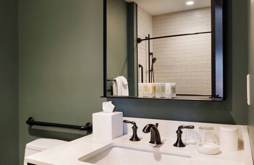 Downtown Hotel | Cyrus Hotel, Topeka, a Tribute Portfolio Hotel
