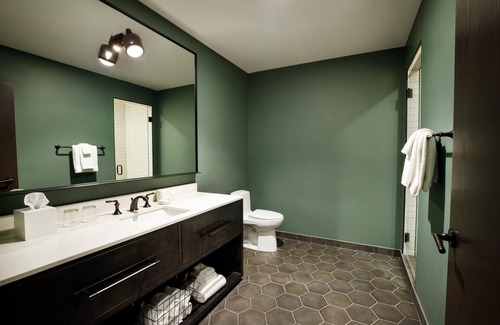 Downtown Hotel | Cyrus Hotel, Topeka, a Tribute Portfolio Hotel