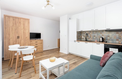 Lagiewniki Apartment | Czerwone Maki Studio with Garden