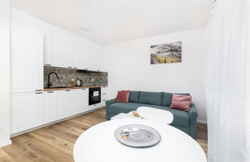 Lagiewniki Apartment | Czerwone Maki Studio with Garden