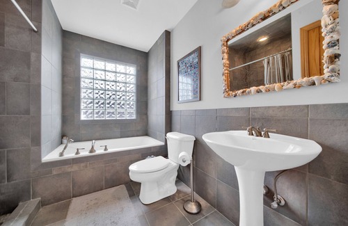 Port Sanilac House | Czy Lkefront Retreat/Fireplace