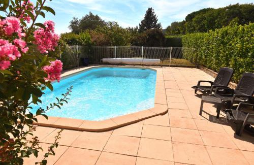 Montelimar House | Décompression assurée - Super Calme - Jacuzzi Chauffé à remous - Jardin et Terrasse - Clim - Salle de Jeux avec Fresque Provençale - Grande Piscine Partagée au Sel - Maison spacieuse, tout équipée et joliment décorée - Proche des commodités