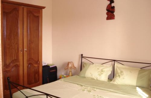 Yof House | Délices Chez l'Habitant Diack