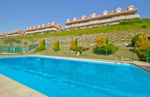 San Vicente de la Barquera Apartment | Dúplex ANANDA, vistas impresionantes con parking y piscina comunitaria