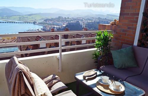 San Vicente de la Barquera Apartment | Dúplex ANANDA, vistas impresionantes con parking y piscina comunitaria