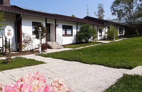 Niedenstein House | D&B staycation vacation park Small but nice. Apartment "The Orange"