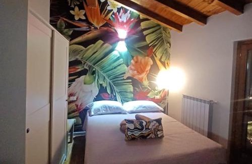 Rovato Apartment | D e c a d e n c e -Wine calling!